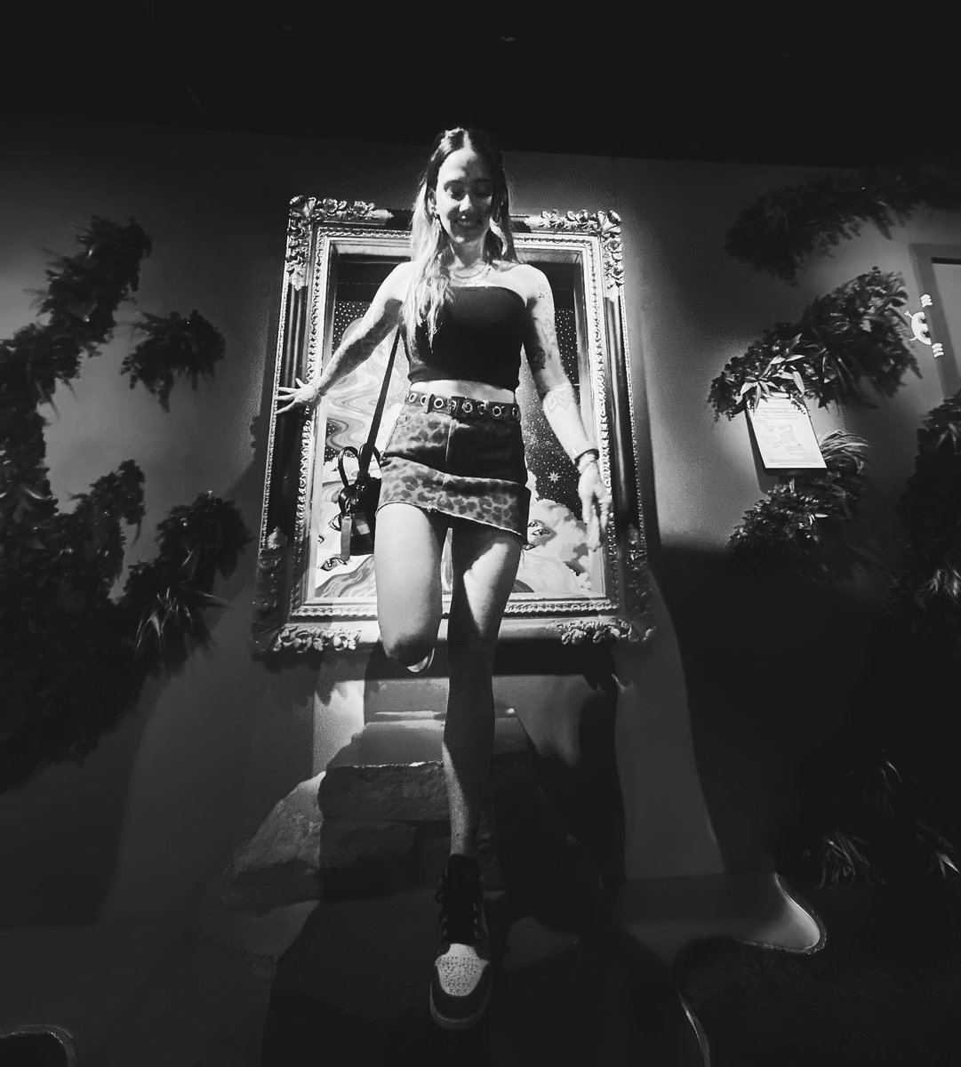 wrongplatformx's tweet image. Hey Siri, play Summer’s Thirst by Pretty Lights