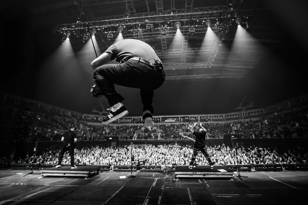 Yellowcard tweet media