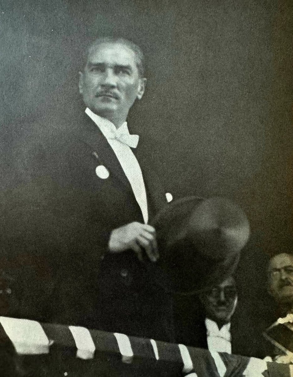 🇹🇷
Bağımsızlığımızı ve bir devlet olmamızı sağlayan 30 Ağustos Zafer’ini bize armağan eden eşsiz Önder Mustafa Kemal Atatürk’e, silah arkadaşlarına, Kahraman Ordumuza, şükranlarımızı sunuyor,
Türk milleti için en önemli günlerden biri olan 30 Ağustos Zafer Bayramımız kutlu olsun.