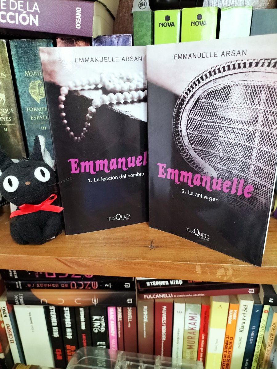 Emanuelle es quizás el relato erótico más importante del siglo xx referente a la libertad sexual femenina, más allá de la narrativa sexual, este libro da una perspectiva atreves de puntos filosóficos, éticos hasta espirituales, sin duda una obra muy adelantada a su tiempo.