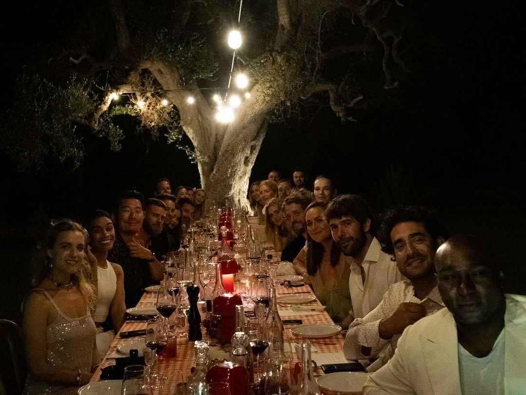 📷| Sobrevivendo de migalhas! 😅

Novas fotos de Sebastian Stan comemorando o aniversário de seus amigos Will Malnati e Chace Crawford, na Itália. 

📲: Alissa Malnati via Instagram.