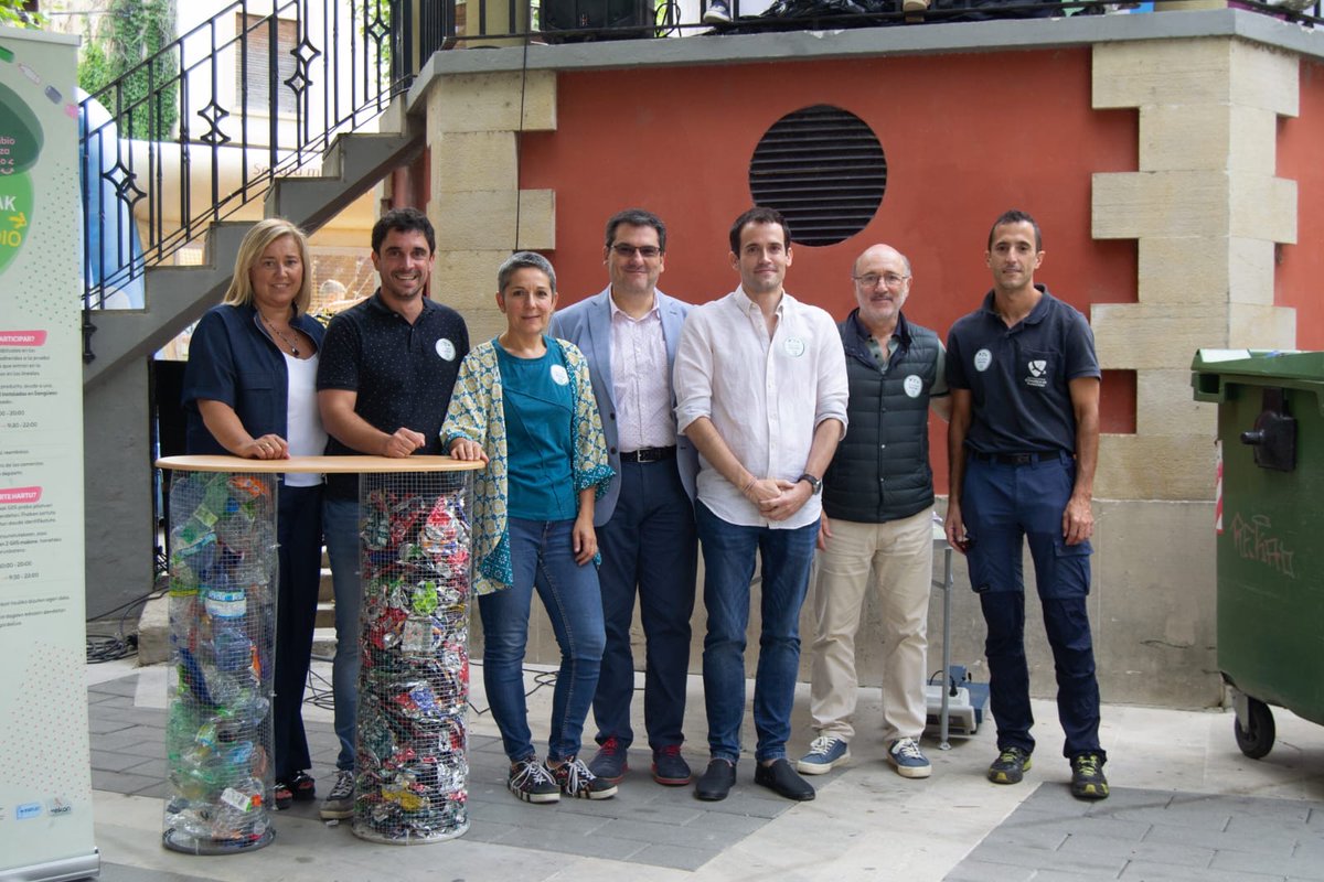 Más de 200.000 envases devueltos en la localidad de Sangüesa, indican el éxito sin precedentes del sistema de depósito devolución y retorno (SDDR) del Gobierno de Navarra donde IPARPLAST es el operador técnico de la prueba.
Los consumidores y el comercio comprometido.