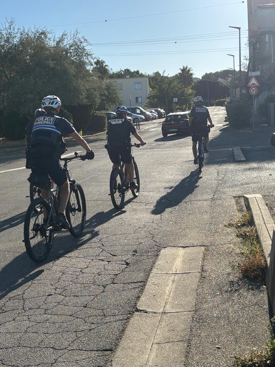 #SécuritéDuQuotidien | Aujourd'hui ont débuté à #Istres les patrouilles mixtes VTT #PoliceNationale et #PoliceMunicipale.
Contacts renforcés avec la population et facilités d'accès, notamment dans le centre ancien et le littoral de l'étang de Berre.
Unis pour vous #protéger !