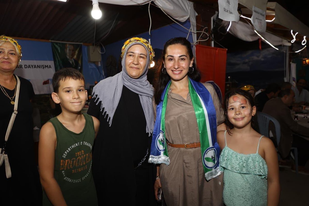 Geleneksel Beykoz Çayır Festivali’nde Karadeniz rüzgarları estirdik! 🎊

Festivalimizin 6. gününde;
🔸 Beykoz Doğu Karadenizliler Kültür ve Yardımlaşma Derneği,
🔸 Beykoz Trabzonlular Derneği ve
🔸 Beykoz Rizeliler Eğitim Kültür ve Dayanışma Derneği ile Beykoz Çayırı’nda bir