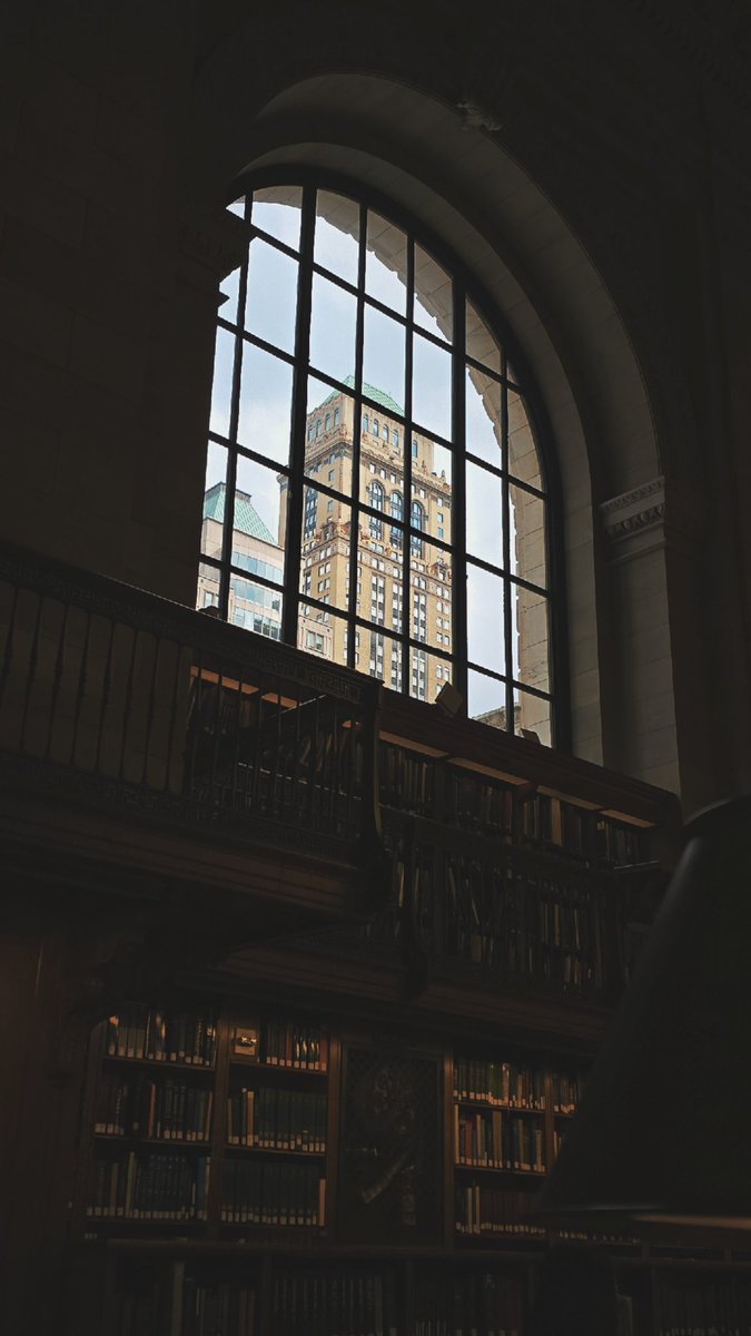 Writing hits different when I can access my dark academia aesthetic 🖤🖤🖤