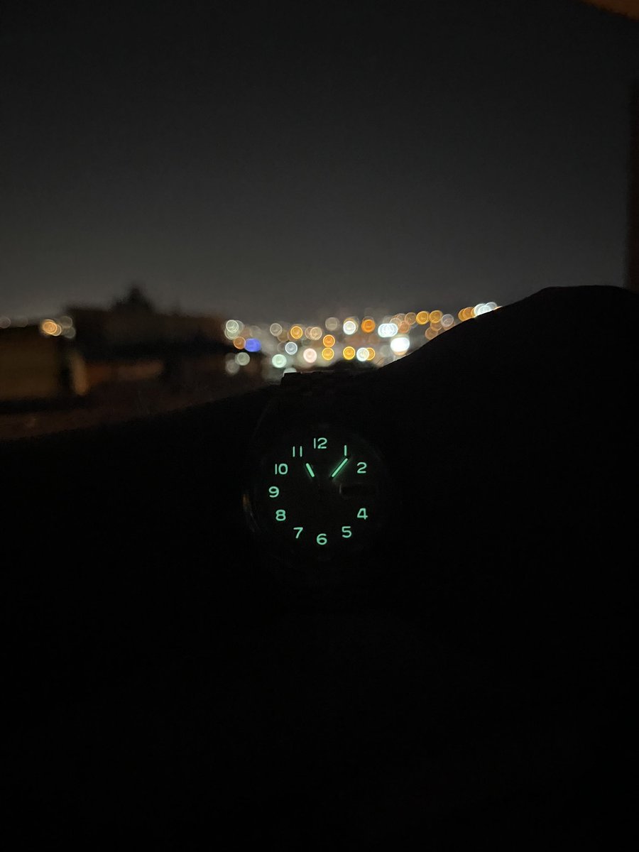 #gecewristcheck 
Günün tüm yorgunluğu bedene çökmüşken,kolumuzda akan giden saniyelere inat seyre ve düşünmeye devam tüm form üyelerimize iyi akşamlar