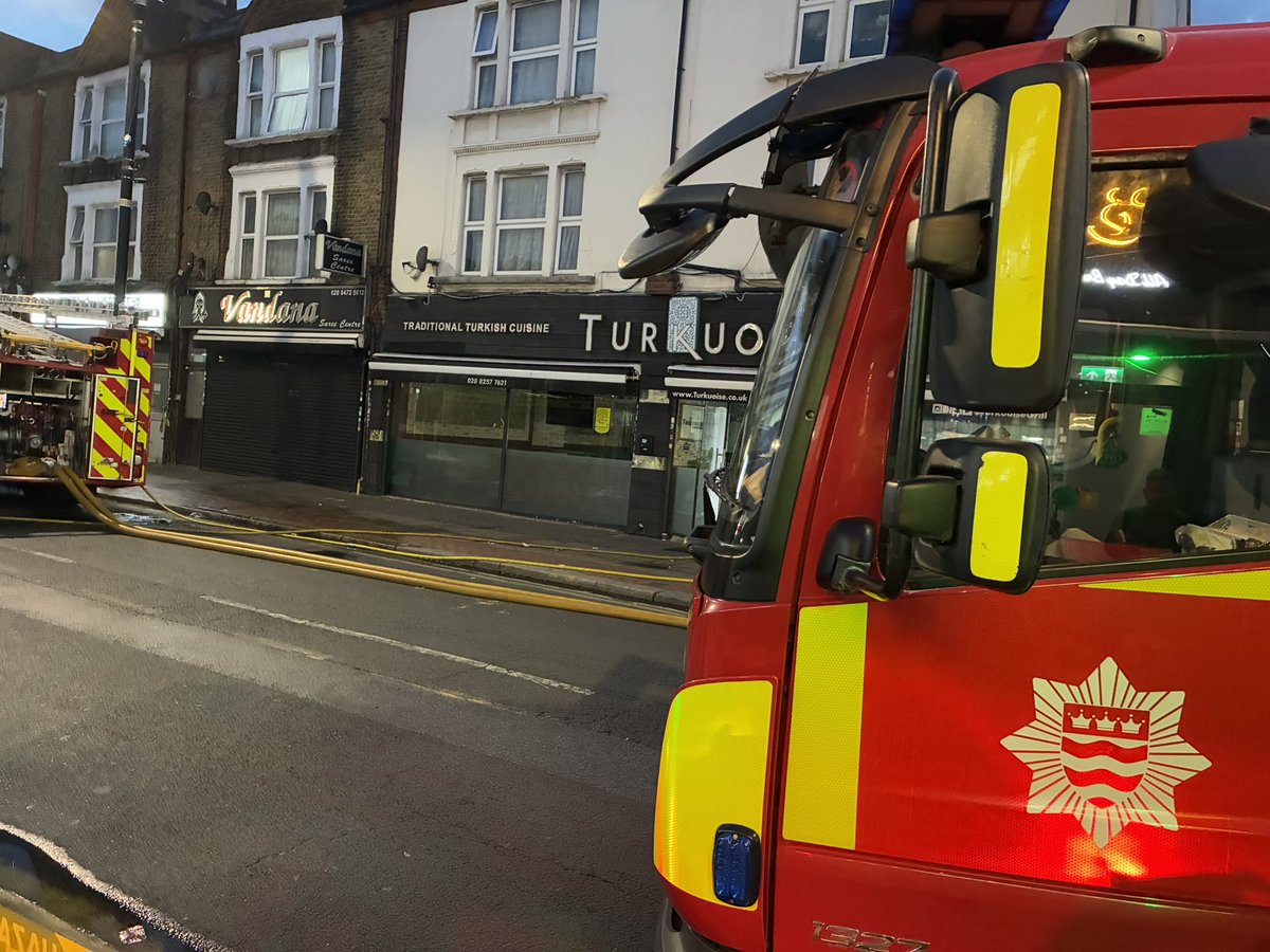 MPSQURESHI's tweet image. There was a fire at Turquoise Restaurant #greenstreet #uptonpark #forestgate #newham so the road is closed now !! Allegedly no casualties 🙏