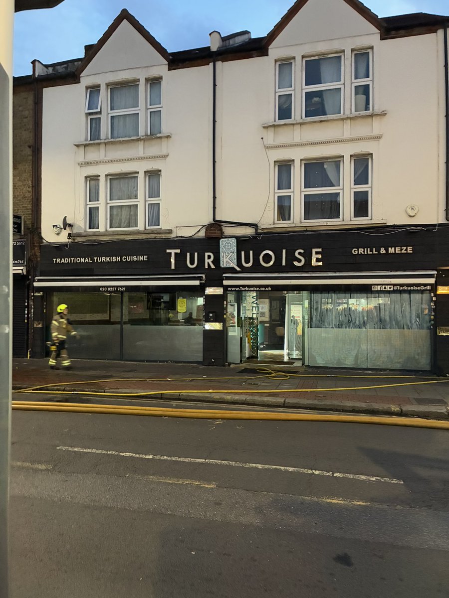 MPSQURESHI's tweet image. There was a fire at Turquoise Restaurant #greenstreet #uptonpark #forestgate #newham so the road is closed now !! Allegedly no casualties 🙏