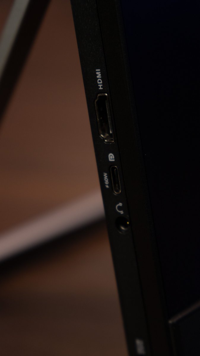 asusbrasilrog's tweet image. A IMAGEM que te conquista em cada detalhe! 💖 

O MB249C da ASUS tem tela Full HD com cores vibrantes e um ângulo de visão amplo. ✨ Prepare-se para uma experiência visual INESQUECÍVEL! 🚀 #MB249C #ASUS #MonitorPortátil #QualidadeVisual #Imersão #Detalhes