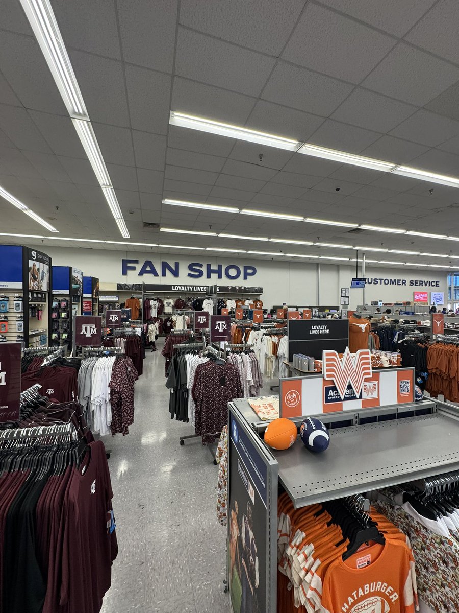 Oh my bad, thought I was in San Antonio????? This Academy on 1604 had me thinking I was in another city? Terribly sad representation of UTSA here in our own city.