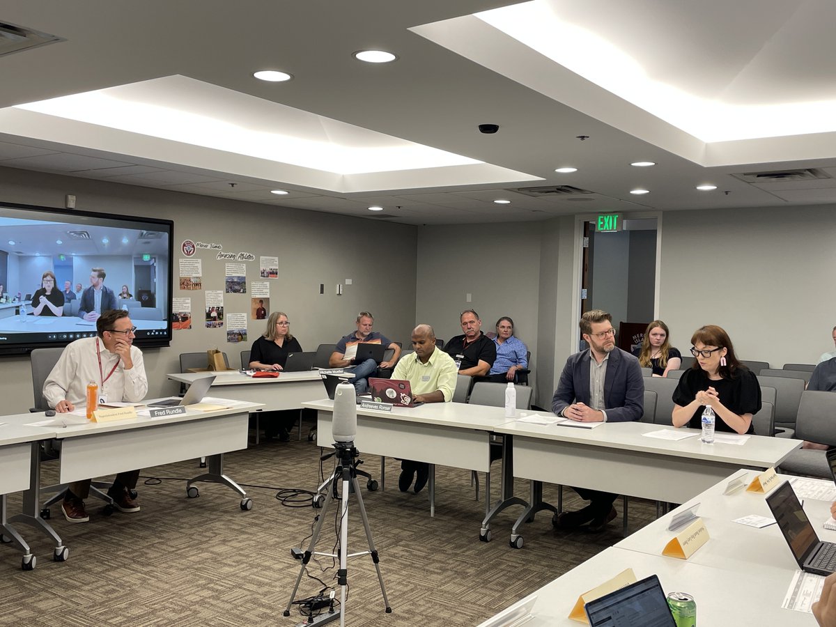 At last night's Board Meeting there were seven items on the agenda and Superintendent Rundle recognized MIHS French teacher Sabine Friedman for the new French Language program she is teaching at IMS. Read all about it in our Board Meeting Recap.mercerislandschools.org/board-meeting-…