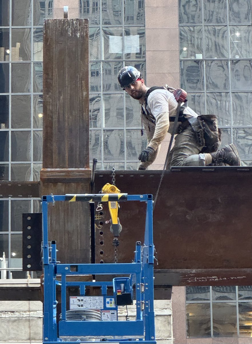 Vultus. Hello up there. 
<a href="/Gallery365photo/">Gallery365photo</a>
#Gallery365in2025 #Gallery365in2025DailyPrompt