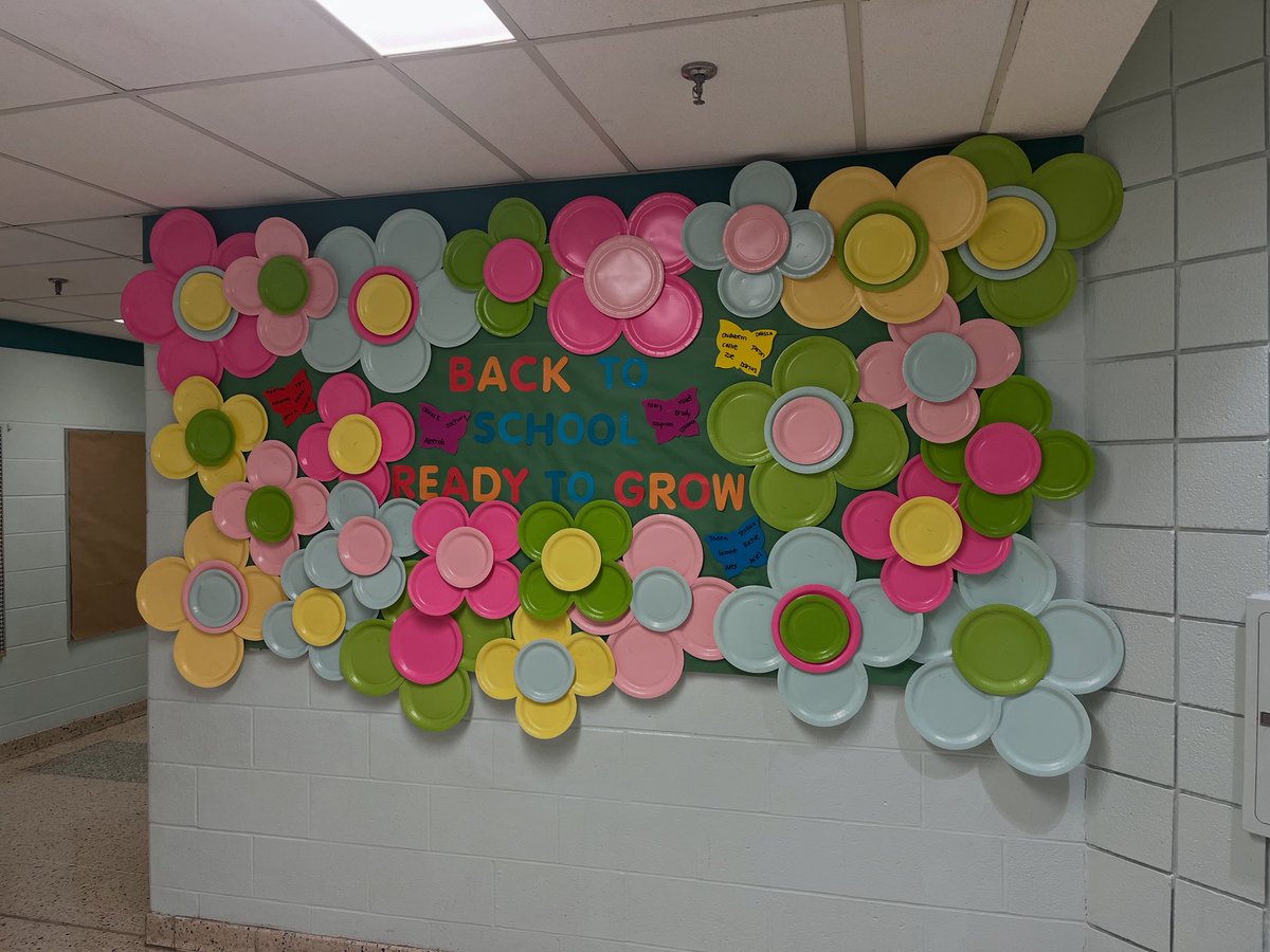 PVanier_DPCDSB's tweet image. Our staff have been preparing their classrooms to welcome our students on Tuesday! 🌸🌼🌺