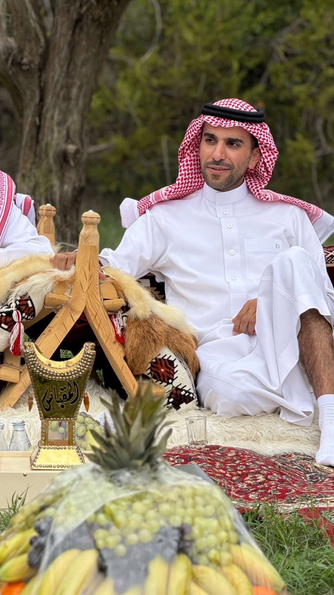 aziz1986sa's tweet photo. “اليوم سعدت بوقت جميل في نزهة بأحد منتزهات #عسير، برفقة 
رجل الأعمال مهنا بن محمد المهنا 
ورجل الأعمال حمد بن عبدالرحمن بن الشيخ وصحبهم الكرام. كانت الأجواء غاية في الروعة، ضباب يغطي المكان وبراد ينعش النفس، والطبيعة من حولنا لوحة بديعة بين خضرة الجبال وصفاء السماء.

زاد جمال اللحظة خوة الرجال وكرم الصحبة، أحاديث عامرة بالود وذكريات تبقى في القلب. في مثل هذه الأجواء لا تملك إلا أن تحمد الله على ما أنعم به علينا من وطن عظيم وطبيعة ساحرة. ما أجمل عسير، وما أبهى طبيعة بلادي. 🇸🇦

#ابها #روح_السعودية #روح_السياحة #السياحة_السعودية #السياحة