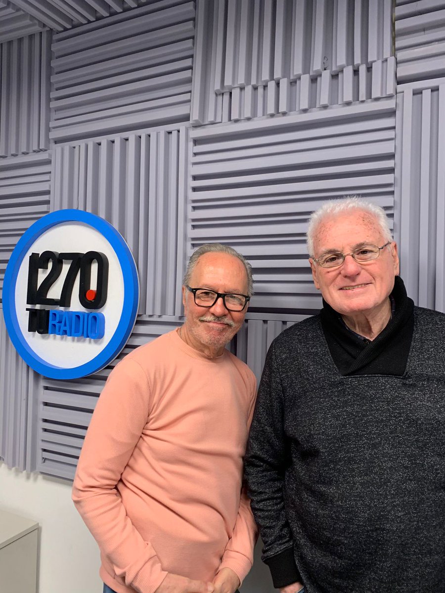 Sab 30 #2dinosauriosvivos c/<a href="/CarlosUlanovsky/">Carlos Ulanovsky</a> <a href="/provincia1270/">Radio Provincia AM 1270</a> 9 a 11 <a href="/marianopensotti/">Mariano Pensotti</a>, autor/director de Una sombra voraz; Federico Aiub, capo sonido <a href="/ComunidadOrsai/">Orsai</a>; Ana María Bovo, protagonista de La mentira candente dir x <a href="/Juan_Parodi/">Juan Parodi</a>; y Ana Garibaldi, actriz de <a href="/enelbarrotv/">En el Barro</a>