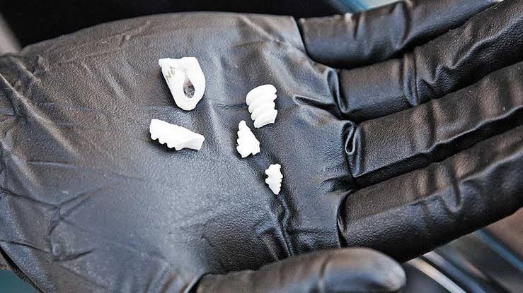 Yeet!
[Not a meme]
Kalo mau ngelemparin kaca mobil coklat, JANGAN pake busi ya guys, busi itu gampang mecahin kaca, BERBAHAYA jadinya, so please JANGAN pake busi, apalagi busi yg udah diremuk. Please JANGAN 🙏🏼