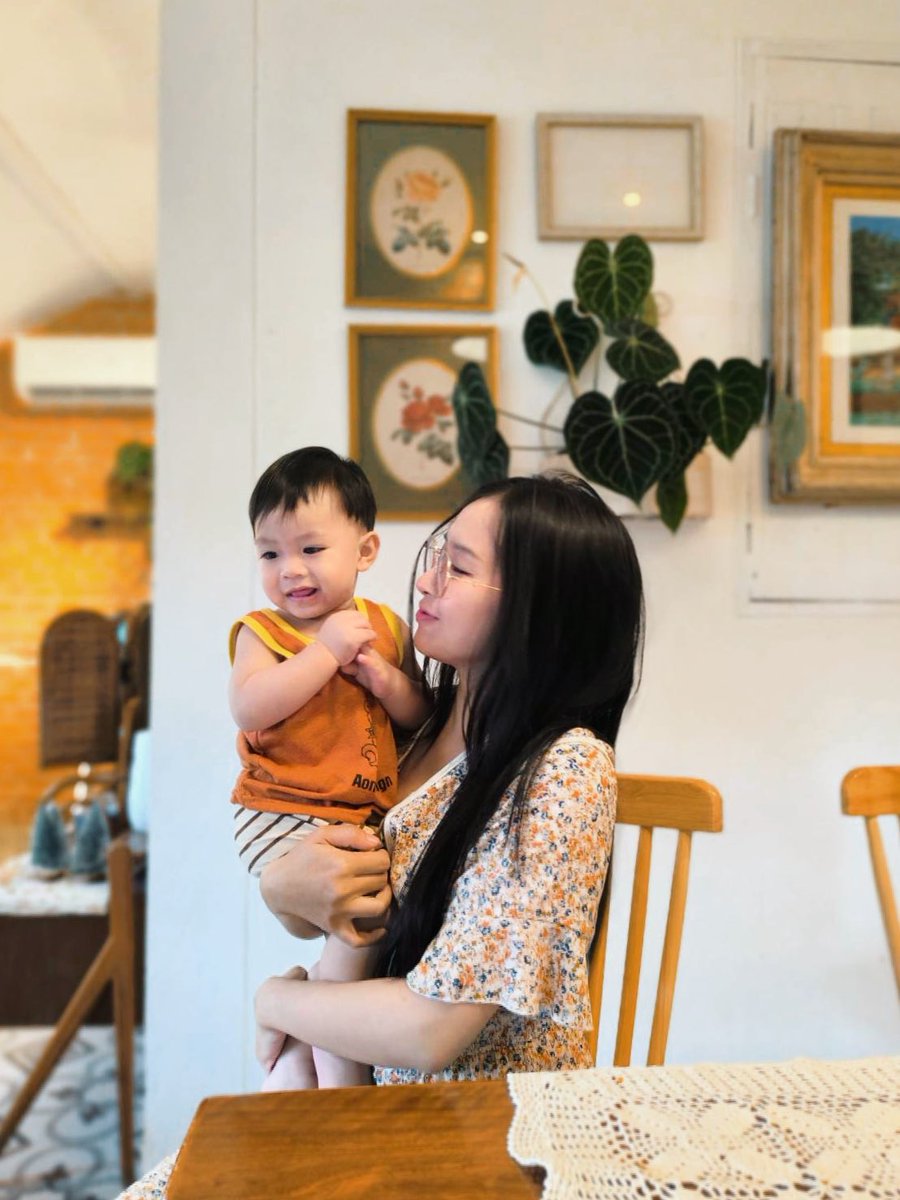 ตัวเล็ก อ้อนเก่ง ใจเย็น แต่กินเก่งมาก 🤭