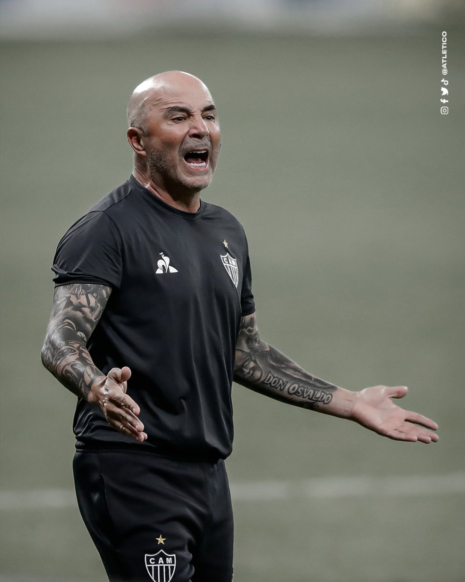 FredFc01's tweet photo. 🚨 EXCLUSIVO! Acabei de falar com o treinador argentino Sampaoli sobre a mobilização da torcida do Galo em torno do seu nome. 

Ele disse: "Estoy feliz por la movilización de la afición del Galo y me siento halagado porque recuerden mi nombre. Estoy abierto a negociar con el Galo, en caso de que me contacten." 

 #Galo #Sampaoli #AtléticoMG

Foto: Galo