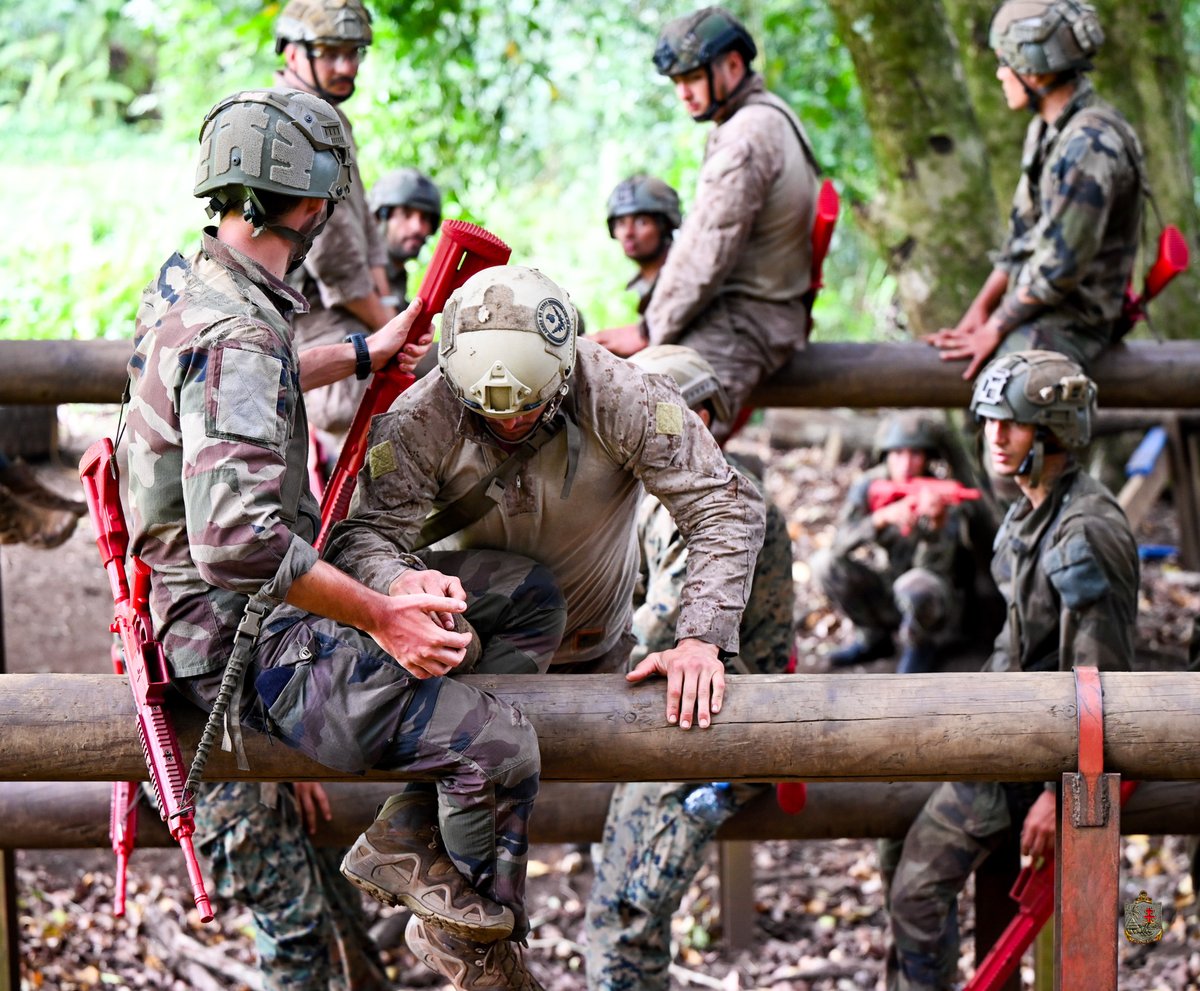 Aux côtés des USMC, nos marsouins ont relevé le défi du staged’aguerrissement « AITO » : infiltration nautique, courses d’obstacles, parcoursindividuel et groupe ont rythmé la semaine.

Des efforts intenses, une cohésion et une interopérabilité renforcées

PARURU TE FENUA !