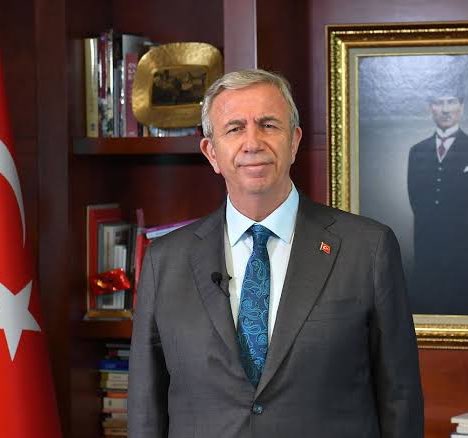 Mansur Yavaş: “Mustafa Kemal Atatürk'ün dediği gibi biz, doğrudan doğruya Türk milliyetçisiyiz.

Bu ülkeyi kuran halka Türk milleti denir. Bunları tekrar tekrar değiştirip 'yeniden alalım' diyenleri asla kabul etmiyoruz.

Ne mutlu Türk'üm diyene.”