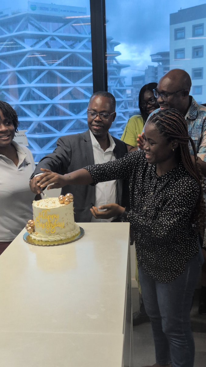 codemintah's tweet image. Wrapped up my SWE internship at Telecel Ghana 🚀
Worked on automation, API testing, dashboards, maps & UI design.
Grateful for the growth, memories & The Big Three 💪
#TelecelGhana #SoftwareEngineering #InternshipJourney #GhanaTech