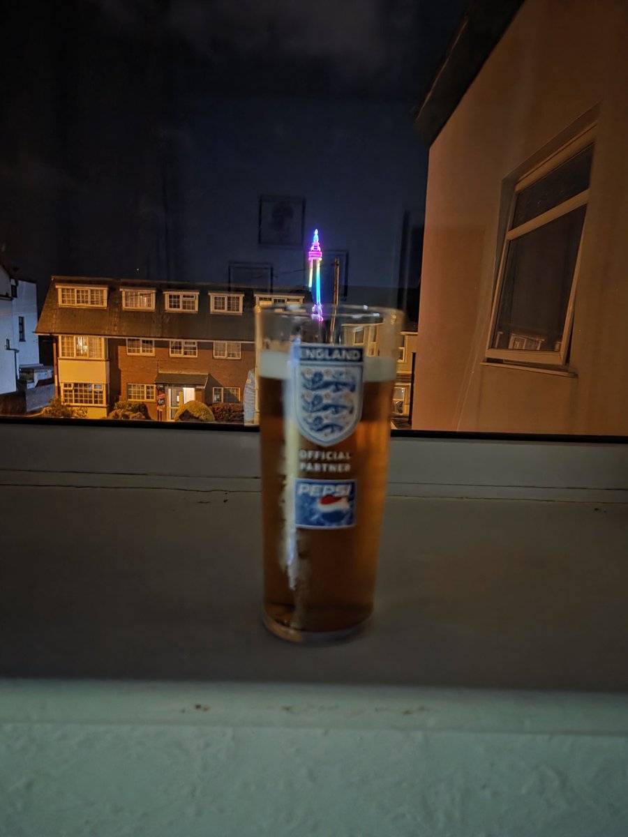 Cheers everyone here's to a great weekend and 3 points to the pool 🍊 🧡 #UTMP