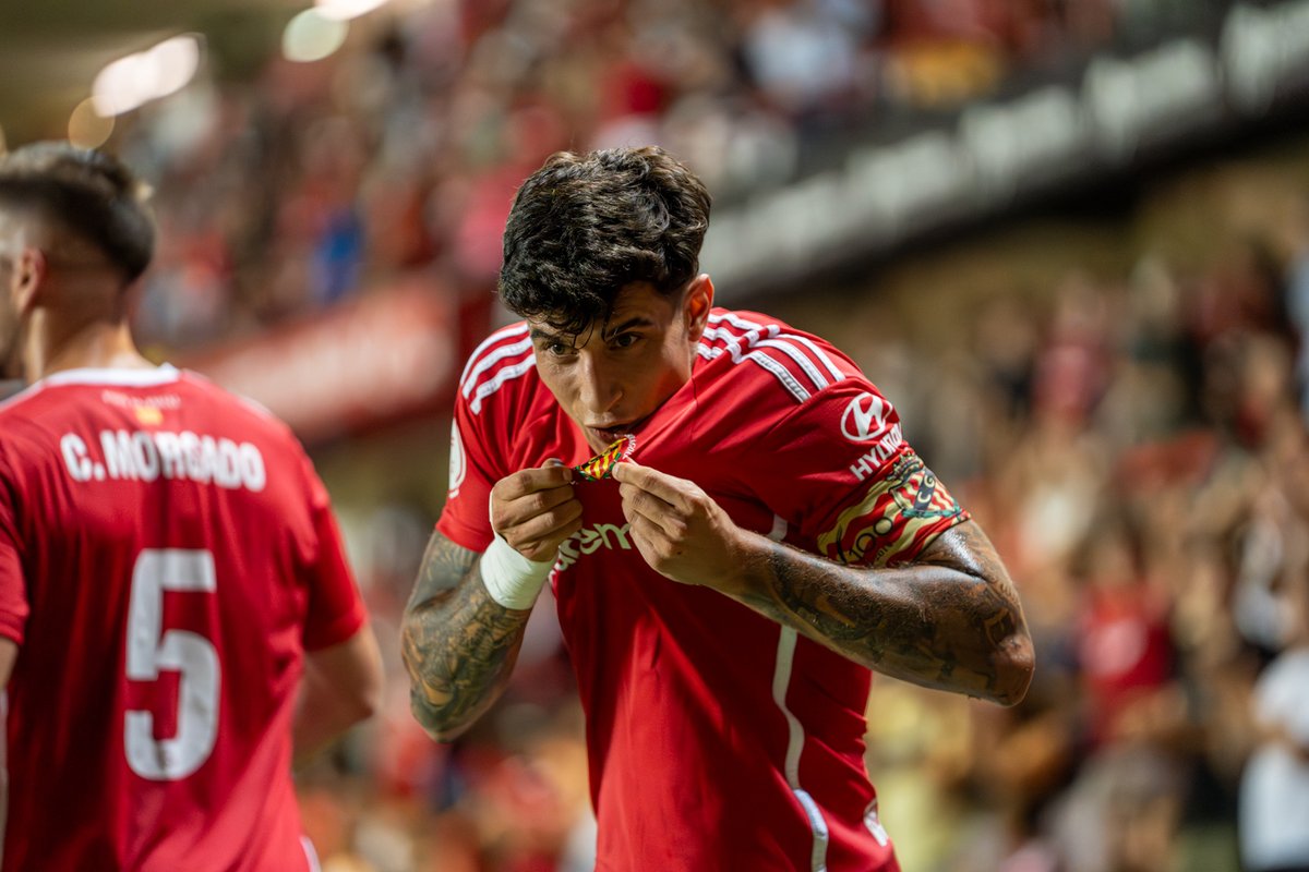 MEJOR ESTRENO IMPOSIBLE🔥🔥🔥

<a href="/OscarSanz__/">OSCAR SANZ</a> arranca su primer partido oficial como capitán anotando el 1-0 en el #nasticalgeciras

MOMENTO ES-PEC-TA-CU-LAR