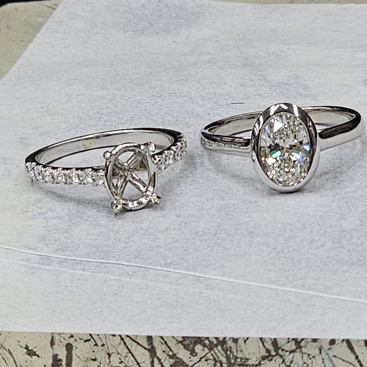 CJs_Jewelers's tweet photo. We are seeing a theme lately.  Bezel settings are hot!  . #customjewelry #okcjeweler #oklahomajeweler #jewelrymaking #jewelryrepair #wemakejewelry #marquisediamond #ovaldiamond #remount #jewelryupdate #bezelsetdiamond https://t.co/hM3n7HSl9a