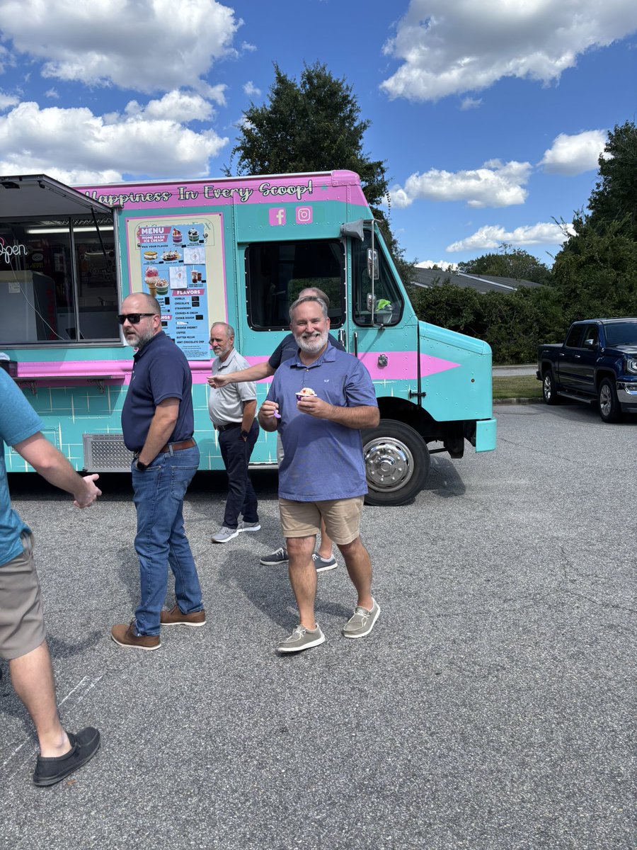 GoKINEXO's tweet photo. It was a beautiful day in Eastern NC for our KINEXO teammates to come together and enjoy a cool treat! A huge thank you to all of our teammates for the work they put into every day to spoil the customer.  #GoKINEXO https://t.co/b5CFBYT7WH