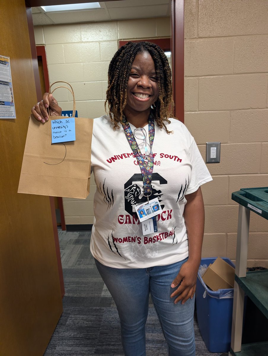 Congratulations to our trivia winners on #NationalCollegeColorsDay <a href="/RichlandTwo/">Richland School District Two</a> <a href="/AVID4College/">AVID</a>