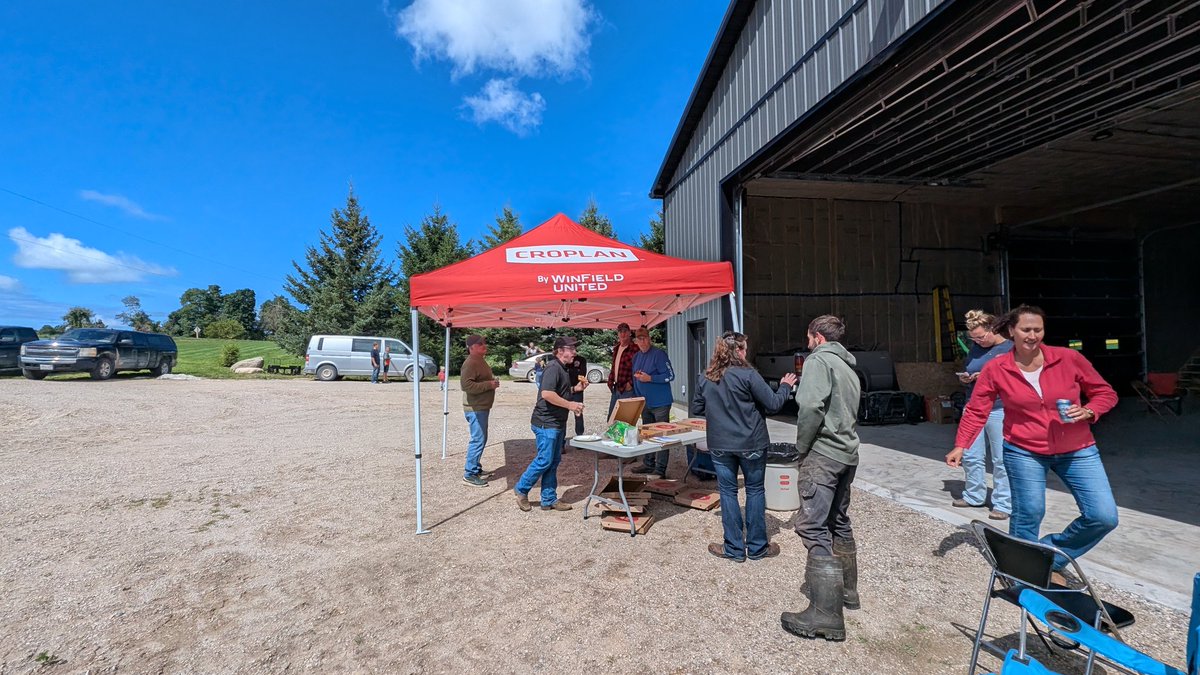 Fantastic #CROPLAN grower day at <a href="/CedarbancFarms/">Cedarbanc Farms</a> today! Some great #corn and #soybean plots up here by Port Elgin