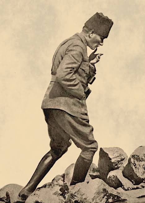 Kadim tarihi şanlı zaferlerle dolu Türk Milleti’nin, son ve en büyük zaferi Başkomutanlık Meydan Muharebesi’nin yıldönümü olan #30AgustosZaferBayrami mızı kutluyor, bu eşsiz zaferin mimarı, cumhuriyetin banisi #GaziMustafaKemalAtatürk ve aziz şehitlerimizi rahmetle yâd ediyorum.