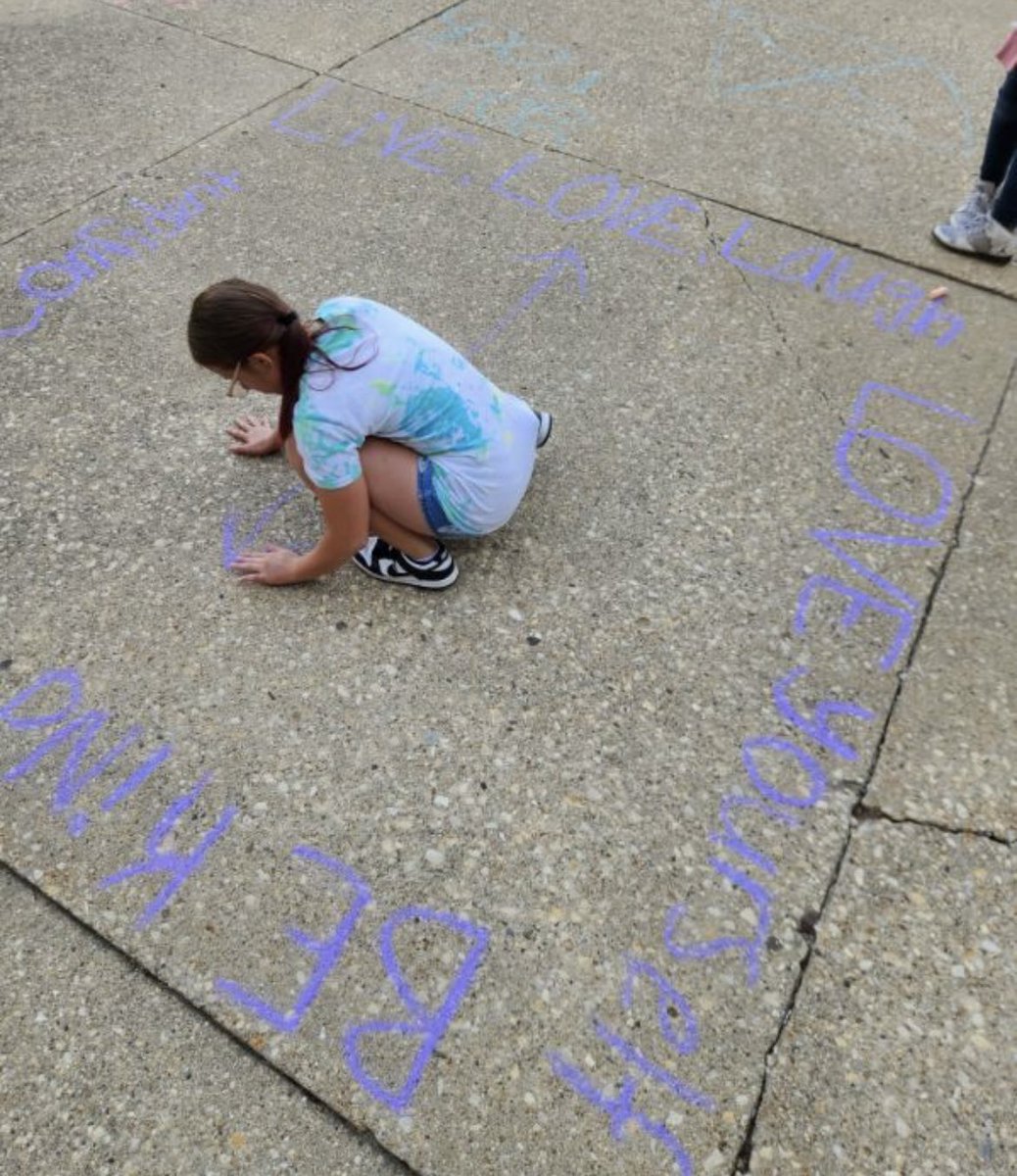 Washington students in action spreading positive messages for everyone on campus to enjoy: