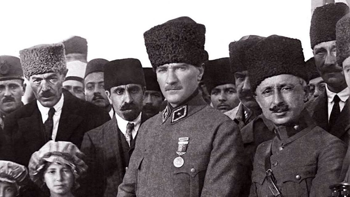 Bağımsızlığımızı Borçlu Olduğumuz,
Başta Mustafa Kemal Atatürk Olmak Üzere,
Bu Kutlu Zaferin Tüm Kahramanlarına
Saygı ve Minnetle... 

30 Ağustos Zafer Bayramımız
Kutlu Olsun