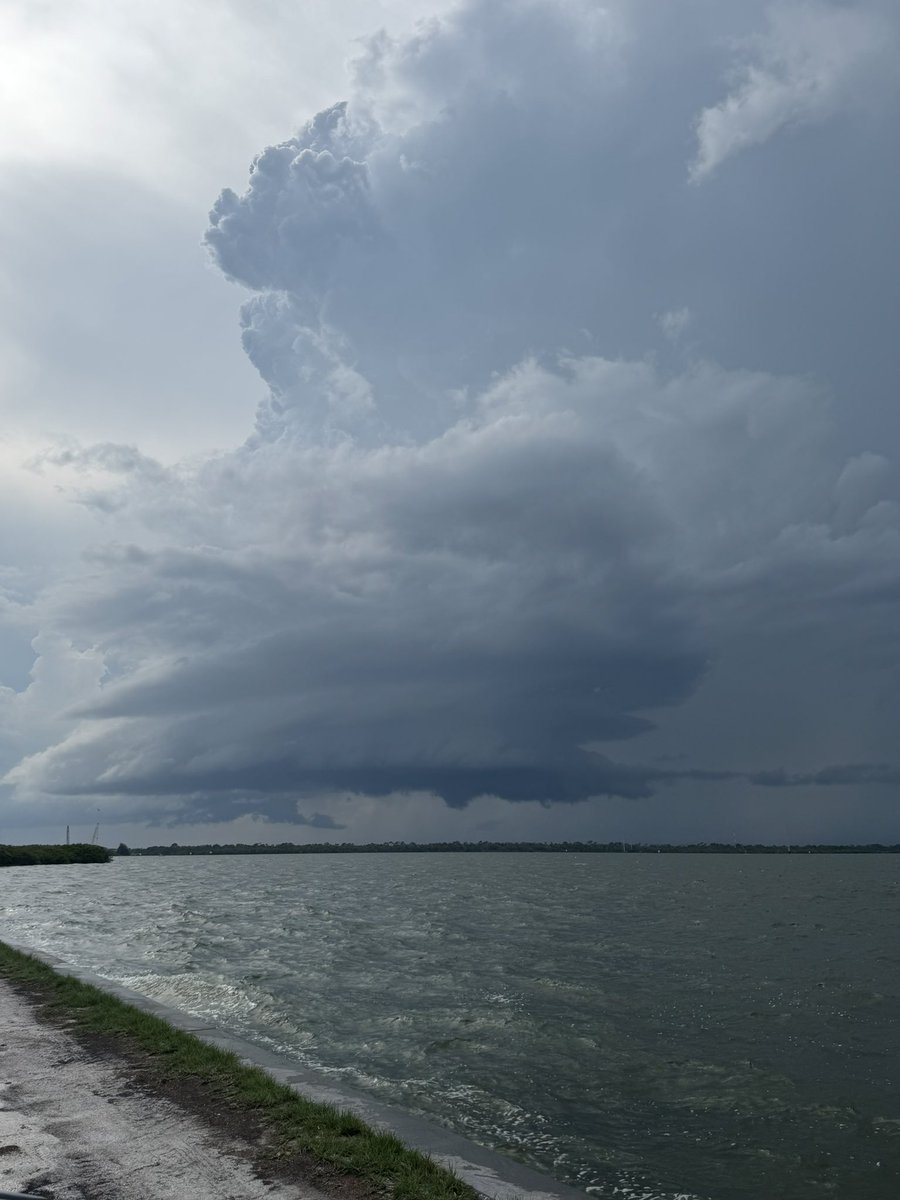 Big storm ongoing in Merritt Island, FL right now. #FLwx