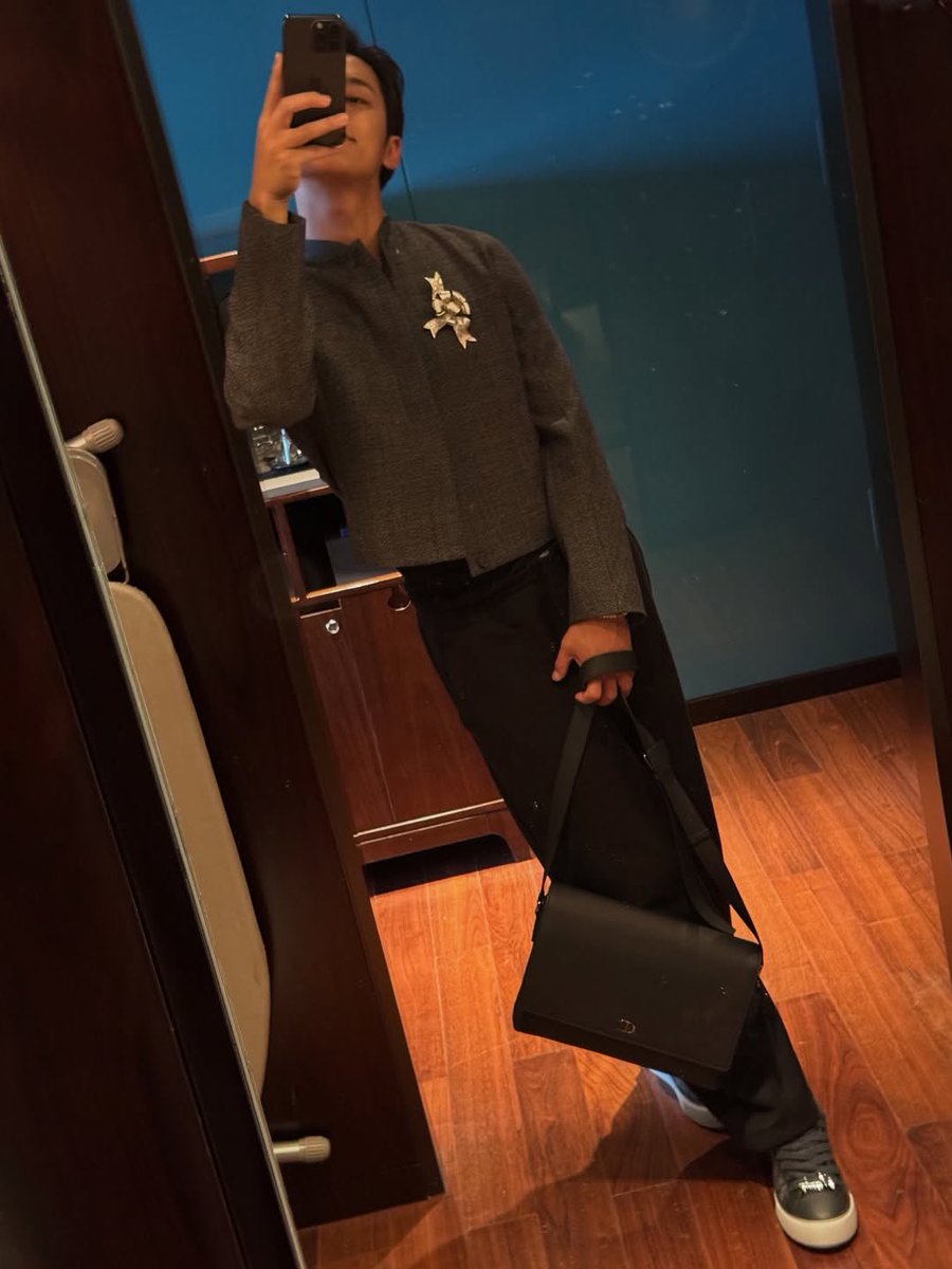 he’s so adorbs in this. 😭