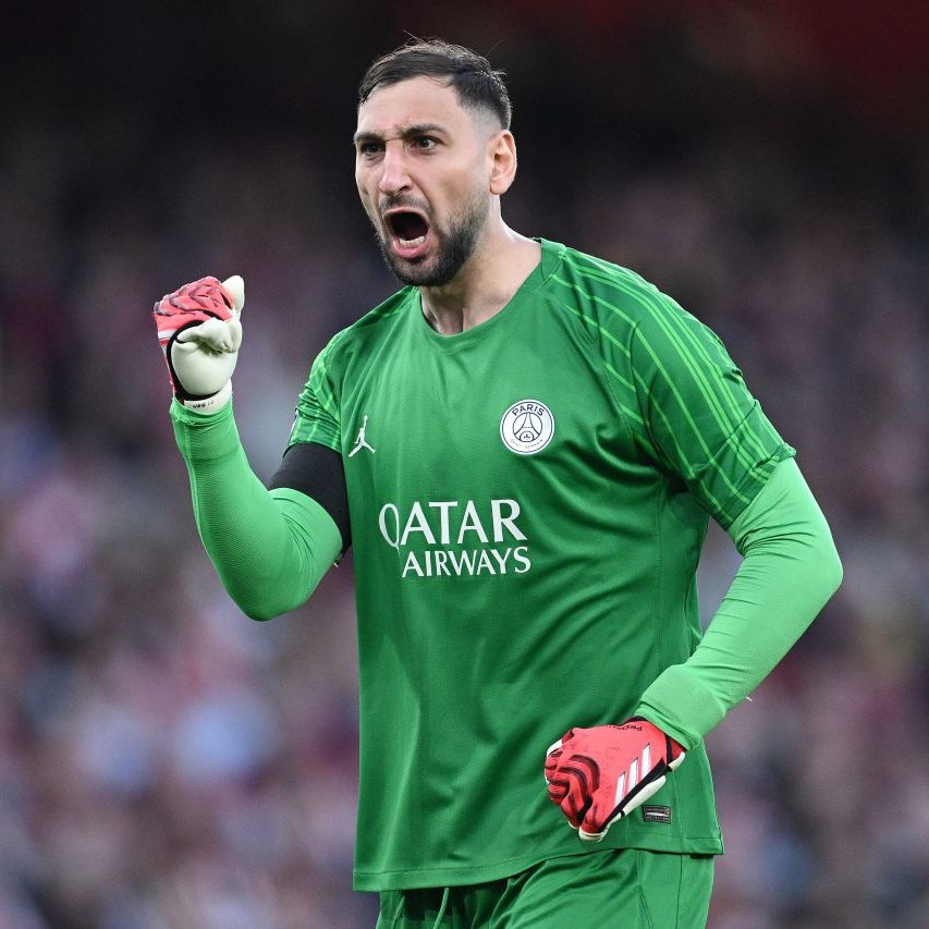 PesindeyizApp's tweet photo. Galatasaray, PSG ile Gianluigi Donnarumma için perde arkasında çalışıyor. 

Görüşmeler şok edici bir formül üzerine devam ediyor: transfer ücreti yok, sadece gelecekteki yeniden satış değeri

- Bu hamle, piyasa mantığını sarsabilir ve oyuncu temsilciliği konusunda büyük sorular doğurabilir. (@RudyGaletti)