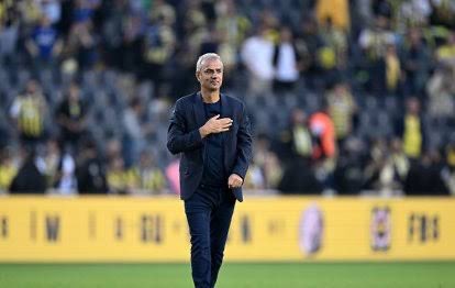 ✅️Kimseden 10 milyon Euro Maaş istemedi.
✅️Derbi kaybetmedi.
✅️99 puan topladi ( Rakibine en az 10 puan hediye edildi.)
✅️Son 10 yılın en iyi futbolunu oynattı.
#İsmailKartalYuvaya

AÇIKLAYIN İSMAİL KARTALI!!

<a href="/Fenerbahce/">Fenerbahçe SK</a>