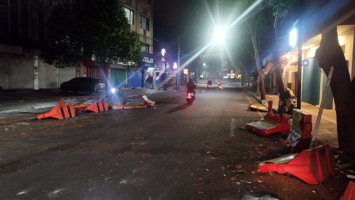 Suasana Kayutangan

<a href="/infomalang/">Info Malang</a> 
<a href="/yusufgunawan/">Yusuf Gunawan</a>