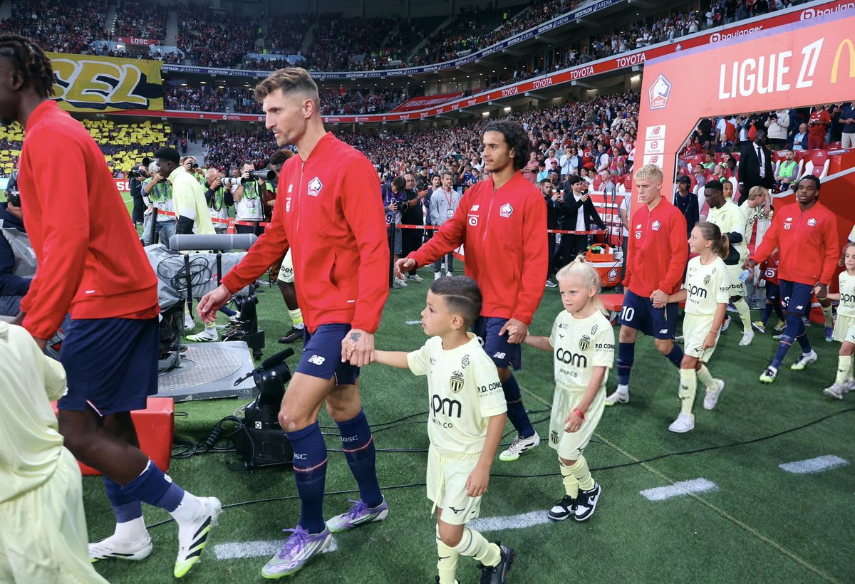 🚨 INSOLITE ! Le LOSC se retrouve SANS HÔTEL à Lorient… car ils sont tous PLEINS ! 😭😭😭

Faute de réservation, le groupe lillois va donc dormir… à Quimper, à 70 kilomètres de Lorient. 🥶 

(<a href="/JetsLigue1/">LIGUE 1 | ON AIR ✈️</a>)