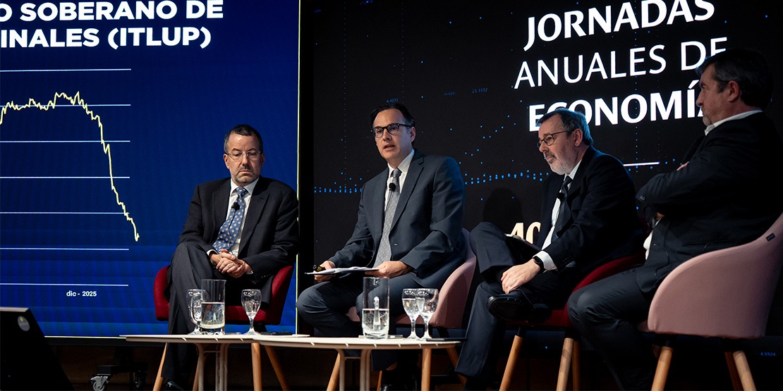 En las Jornadas Anuales de Economía, Guillermo Tolosa resaltó avances en credibilidad y estabilidad de precios en Uruguay.

🔗 Leé la noticia completa bit.ly/4mE667d