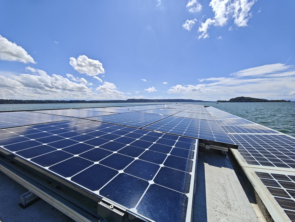 eFlotime's tweet image. Lautlos und mit Sonnenkraft über den Bielersee und zurück.☀️😎