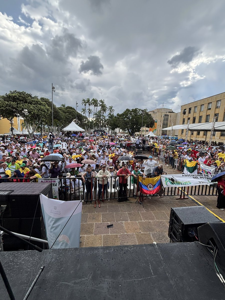 Pablo Pardo (@pablopardovel) on Twitter photo #Bucaramanga. La casa llena!!!
El pueblo santandereano listo para recibir el anuncio por parte del señor presidente <a href="/petrogustavo/">Gustavo Petro</a> del aumento del monto del programa de Colombia Mayor. El gobierno del cambio listo para que 3 millones de personas mayores dignifiquen su vejez. #Bucaramanga. La casa llena!!!
El pueblo santandereano listo para recibir el anuncio por parte del señor presidente <a href="/petrogustavo/">Gustavo Petro</a> del aumento del monto del programa de Colombia Mayor. El gobierno del cambio listo para que 3 millones de personas mayores dignifiquen su vejez.