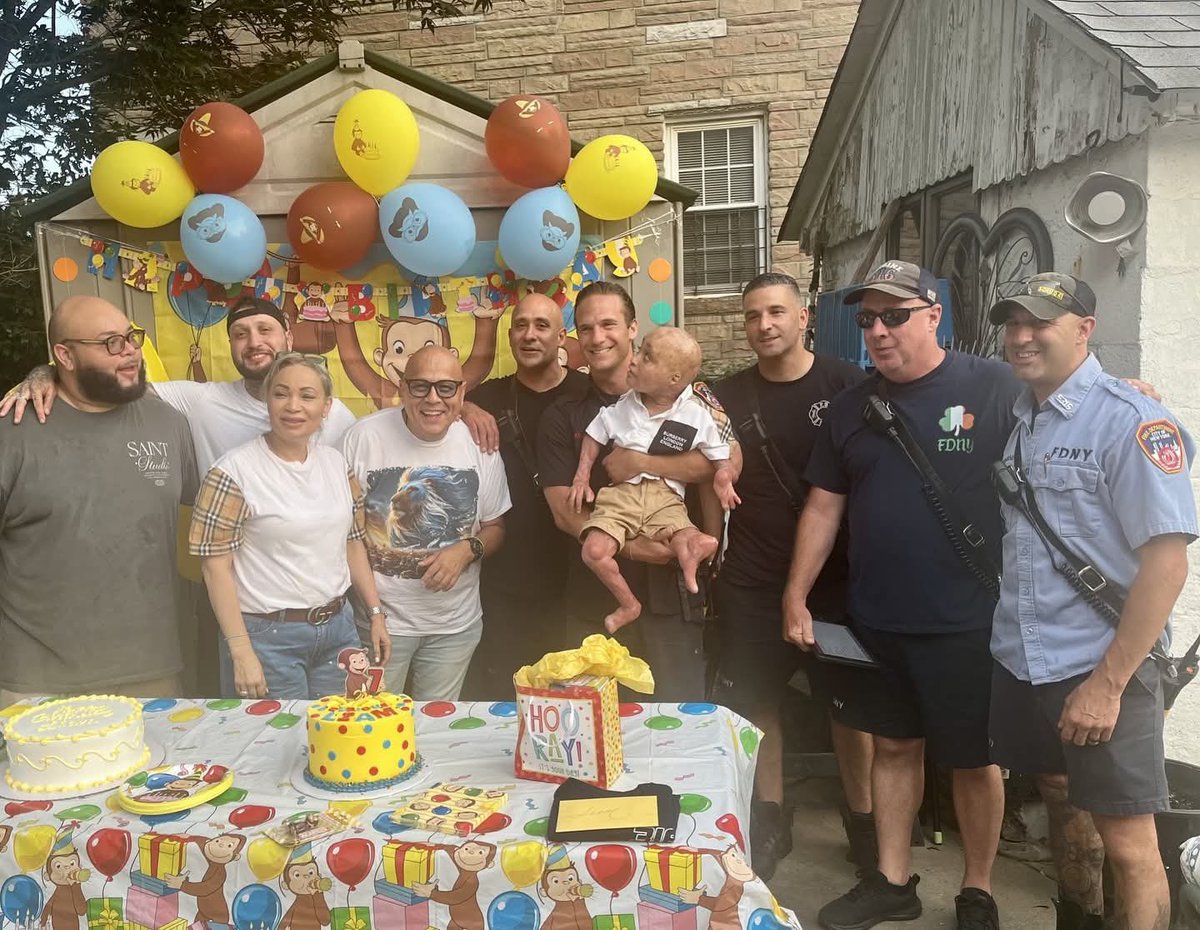 Last week, members of the UFA from E316, E307, and L154 visited Liam Dominguez Rodriguez during his 7th birthday party. 

In 2019, Liam was rescued by 316 during a fire. He suffered burns on 90% of his body. Happy birthday Liam! Our members will always be here to support you.