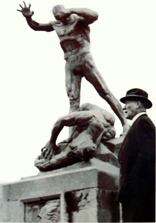 30 Ağustos, bir halkın canı pahasına kaderini değiştirdiği gündür. Tüm şehitlerimizi, Büyük Önder Gazi Mustafa Kemal Atatürk ve silah arkadaşlarını şükran ve saygıyla anıyorum. ‘Büyük Utku’, gözü olup görmeyen, kulağı olup duymayan herkese Afyonkarahisar'dan sesleniyor: Türkiye