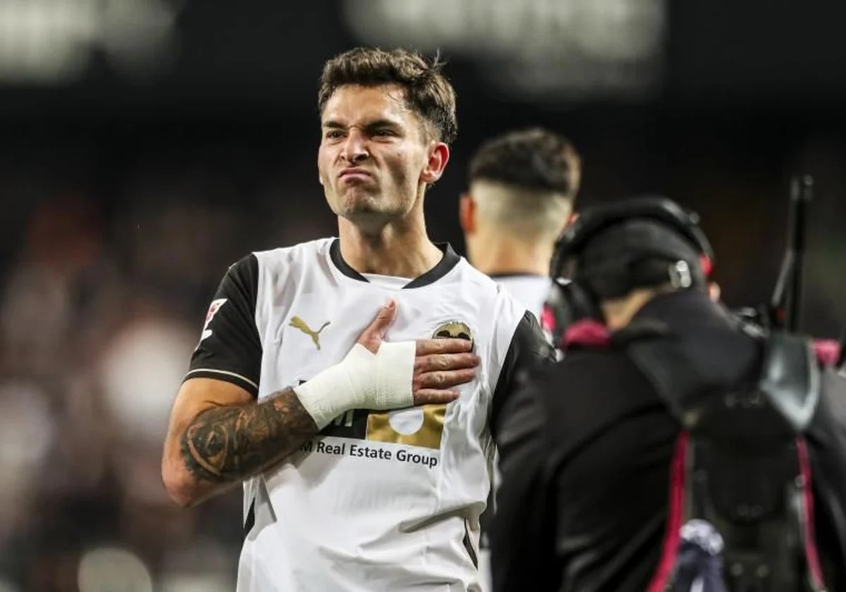 AmaroJonay's tweet photo. En un Valencia aún no brillante, que importante es el trabajo de Hugo Duro. Su juego de espaldas ha sido clave para hacer dudar a la línea adelantada del Getafe. 

No estuvo sublime, pero hizo el partido que sabe hacer. Soldado de soldados #ValenciaGetafe https://t.co/tIBACzVBUf