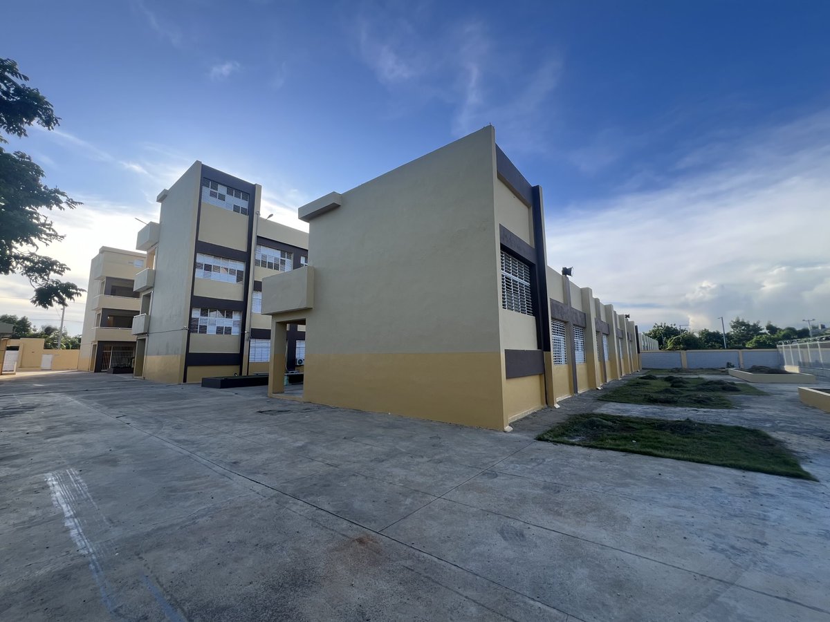 Liceo Proyecto Emmanuel en el Sector Nuevo Amanecer del Km 17.5 de las Américas. No tiene sereno, ni conserjes ni personal de mantenimiento.⁦<a href="/luisabinader/">Luis Abinader</a>⁩ ⁦<a href="/EducacionRDo/">Ministerio Educación RD</a>⁩⁦<a href="/OrtizBosch/">Milagros Ortiz Bosch</a>⁩