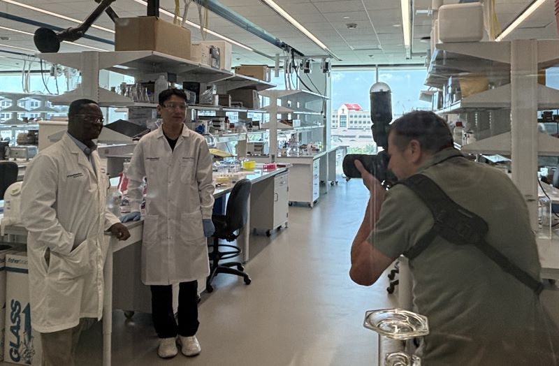 Behind the scenes of a photoshoot yesterday featuring Samuel Achilefu, Ph.D., and Postdoctoral Fellow Hengbo Huang, Ph.D.