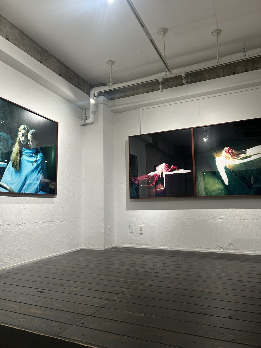 会期特別延長✨来週末9/7まで✨
本日8/30（土）LIBRIS KOBACO六周年記念特別展示山元彩香写真展『Sand, Water and Dust』@ayakayamamotoo
LIBRIS KOBACOでは3年ぶり！
販売中のポスターはサイン✍️入り
© Ayaka Yamamoto
Courtesy of Taka Ishii Gallery Photography / Film
#山元彩香
#LIBRISKOBACO