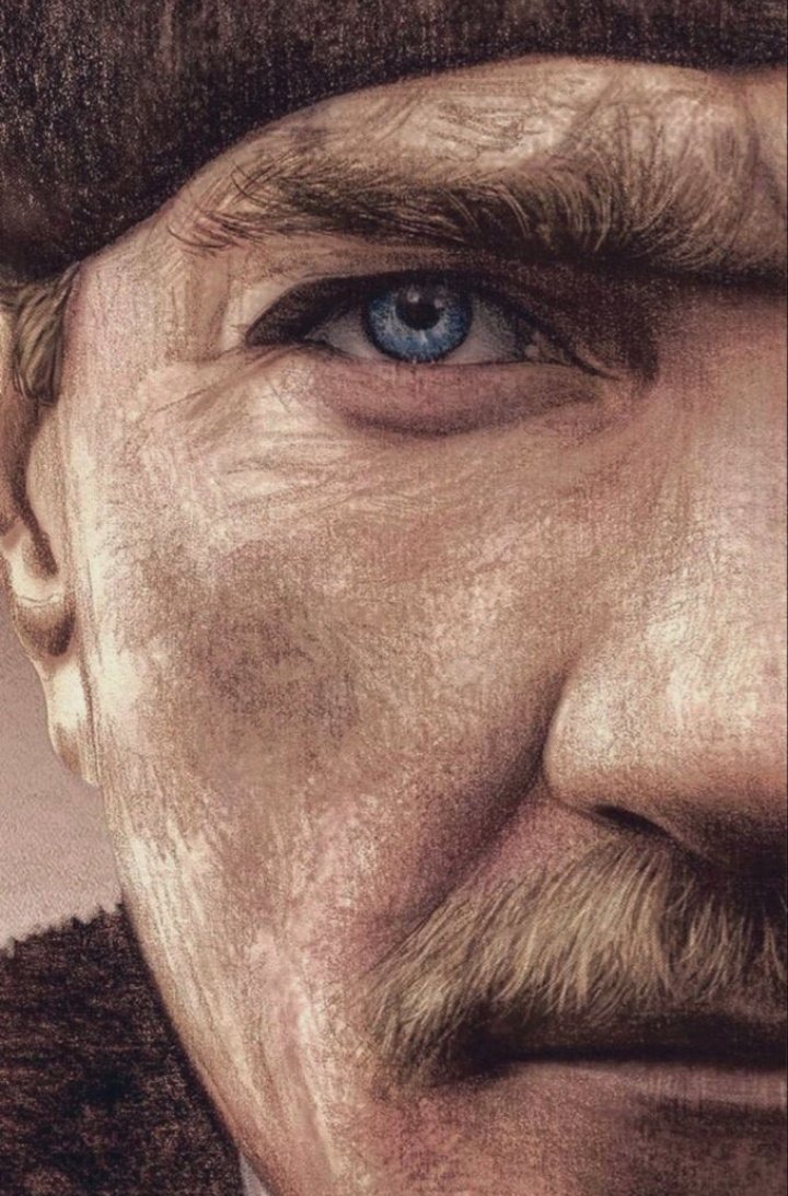 KURUCU
Cumhuriyetin aydınlığın kurucusu
Başka söze gerek yok. 
Zafer bayramımız aydın olsun🇹🇷